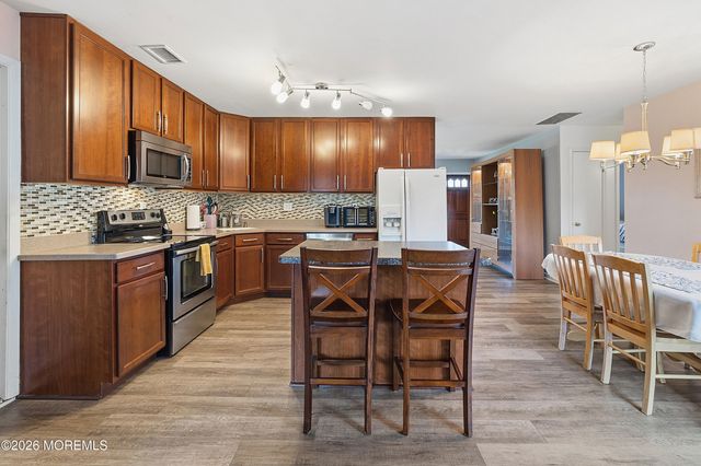 6 Hunterdon Avenue, Monroe, NJ 08831