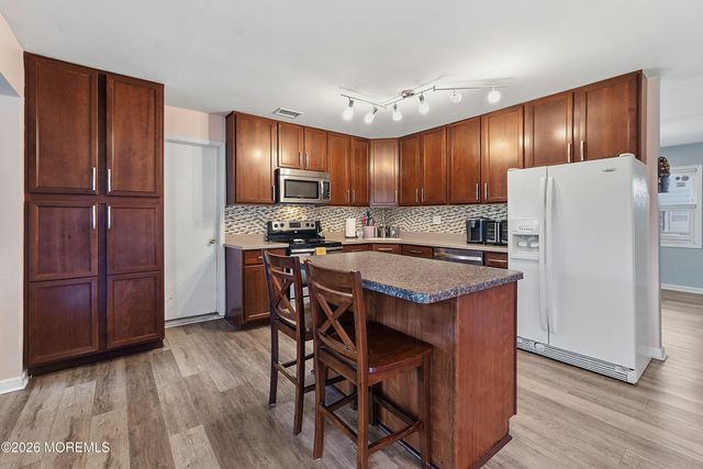 6 Hunterdon Avenue, Monroe, NJ 08831