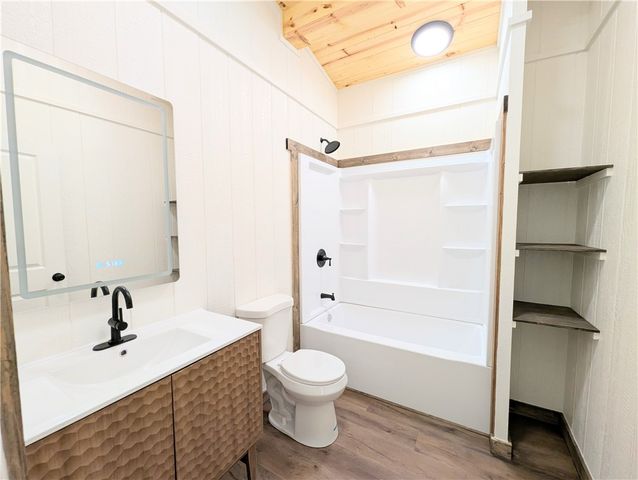 7304 E Old Ritchie Road, Lead Hill, AR 72644