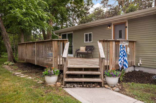 16570 22nd Street S, Saint Mary's Point, MN 55043