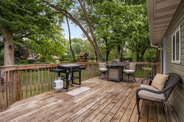 16570 22nd Street S, Saint Mary's Point, MN 55043