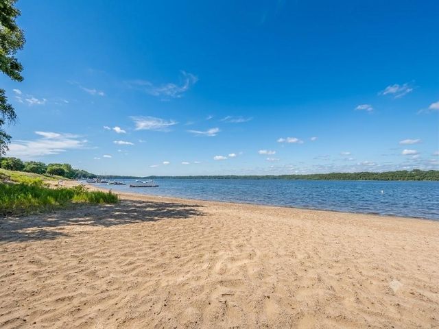 16570 22nd Street S, Saint Mary's Point, MN 55043