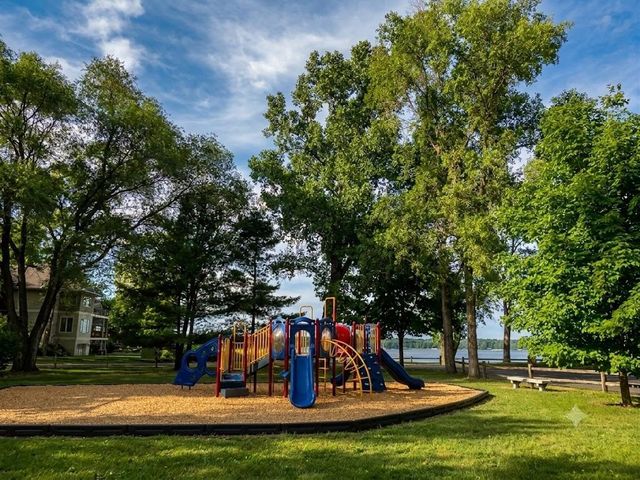 16570 22nd Street S, Saint Mary's Point, MN 55043