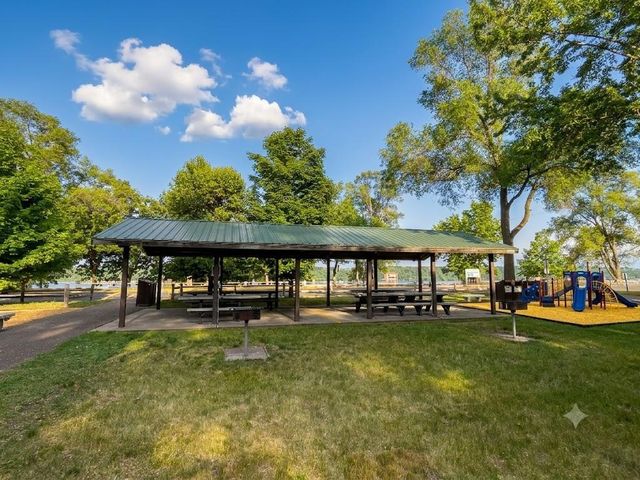 16570 22nd Street S, Saint Mary's Point, MN 55043