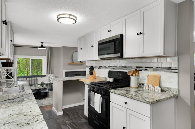 16570 22nd Street S, Saint Mary's Point, MN 55043