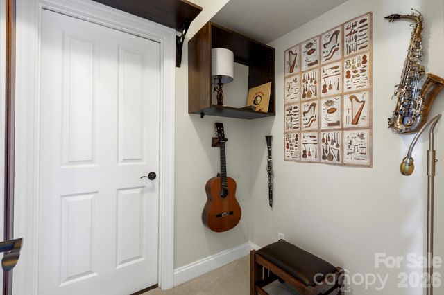 8 Spring Ridge Lane, Hendersonville, NC 28739