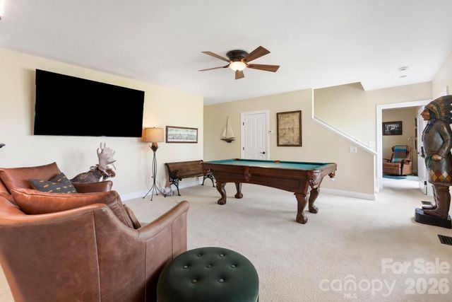 8 Spring Ridge Lane, Hendersonville, NC 28739