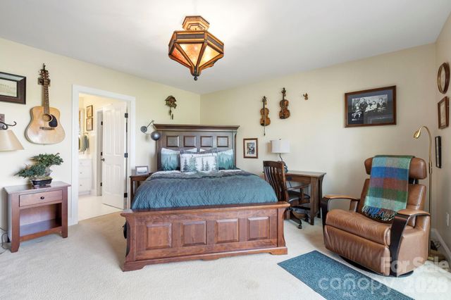8 Spring Ridge Lane, Hendersonville, NC 28739