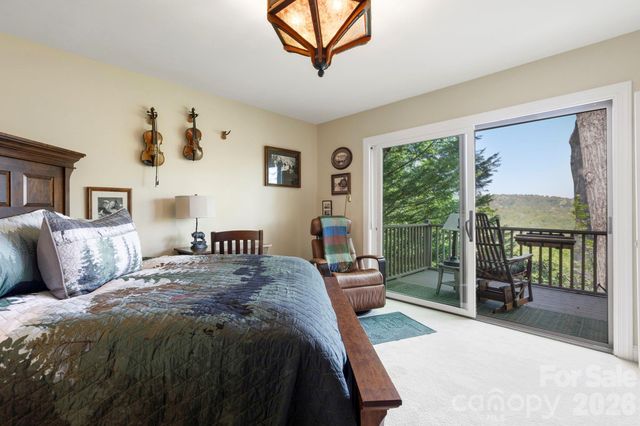 8 Spring Ridge Lane, Hendersonville, NC 28739