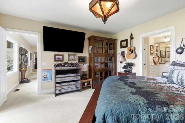 8 Spring Ridge Lane, Hendersonville, NC 28739