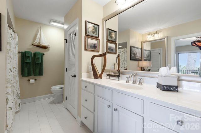 8 Spring Ridge Lane, Hendersonville, NC 28739