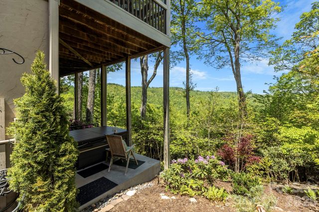 8 Spring Ridge Lane, Hendersonville, NC 28739