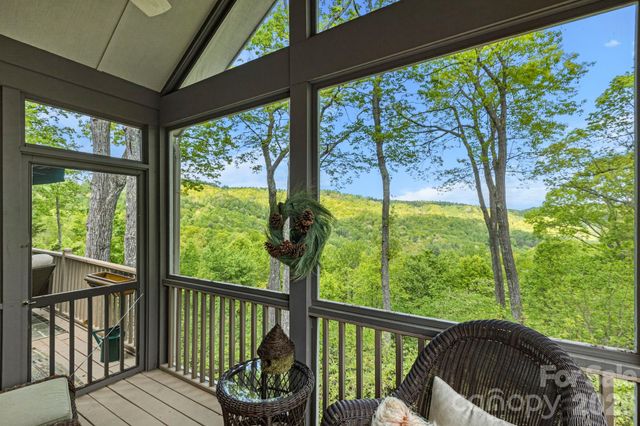 8 Spring Ridge Lane, Hendersonville, NC 28739