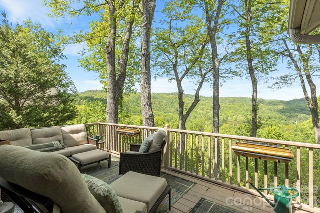 8 Spring Ridge Lane, Hendersonville, NC 28739