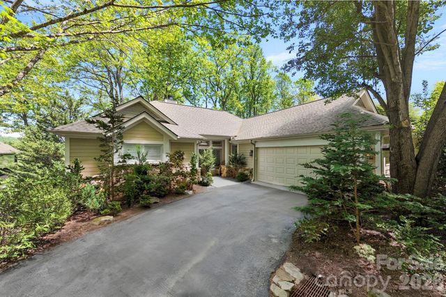8 Spring Ridge Lane, Hendersonville, NC 28739