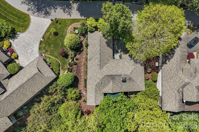 8 Spring Ridge Lane, Hendersonville, NC 28739