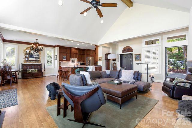 8 Spring Ridge Lane, Hendersonville, NC 28739
