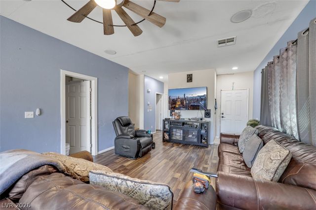 3715 Kit Fox Street, Las Vegas, NV 89122
