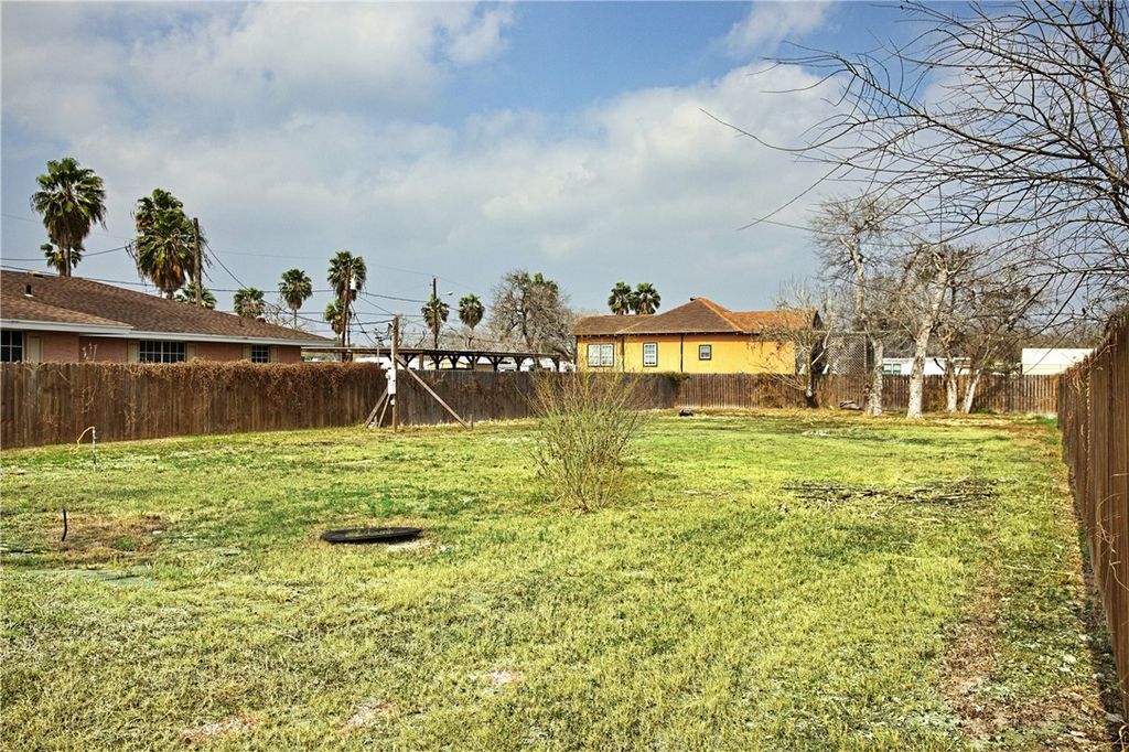 822 W Sinton St, Sinton, TX 78387 — exterior
