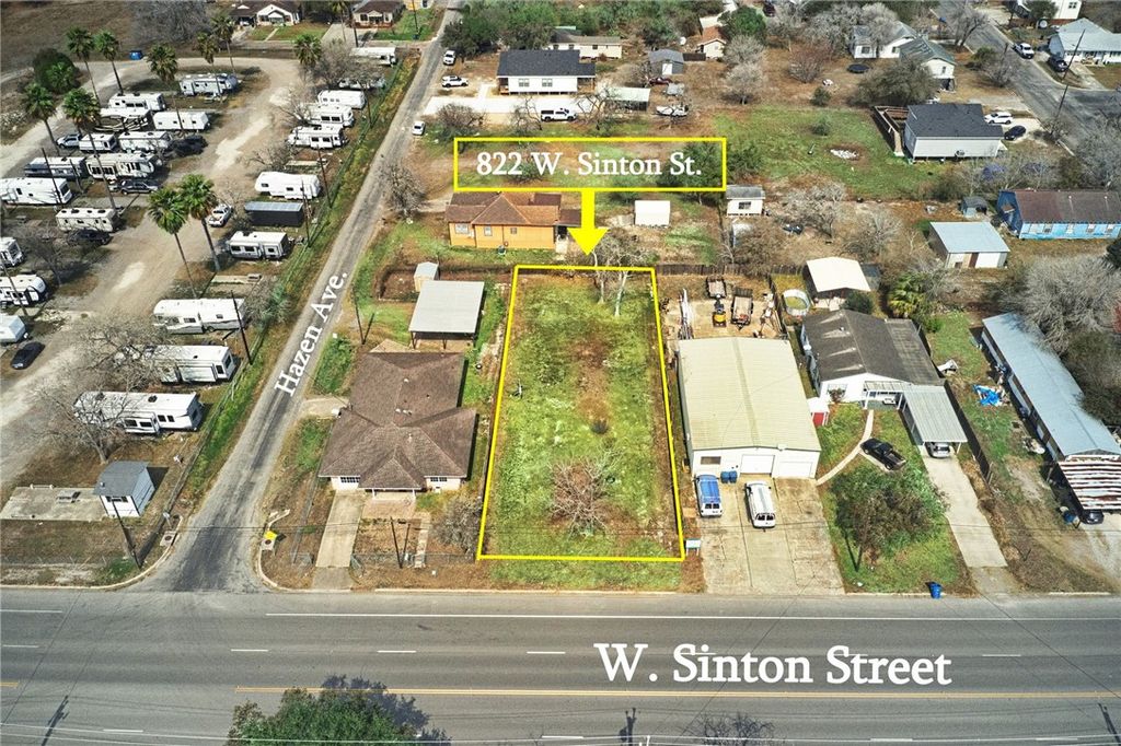 822 W Sinton St, Sinton, TX 78387 — photo 2