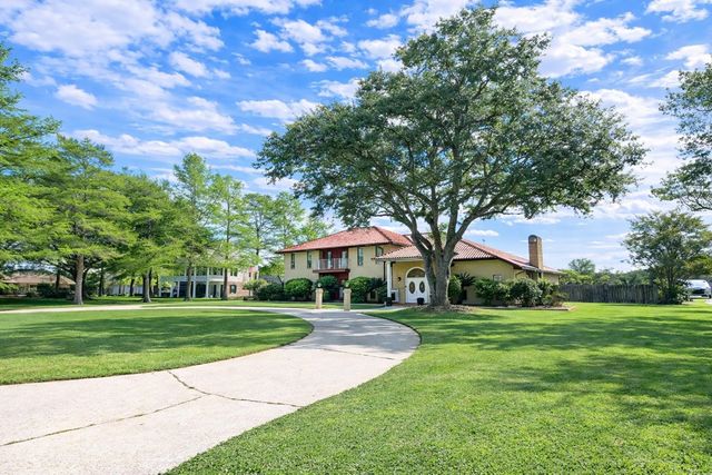 221 Rienzi Drive, Thibodaux, LA 70301