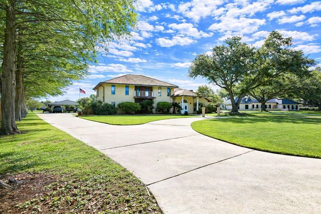 221 Rienzi Drive, Thibodaux, LA 70301