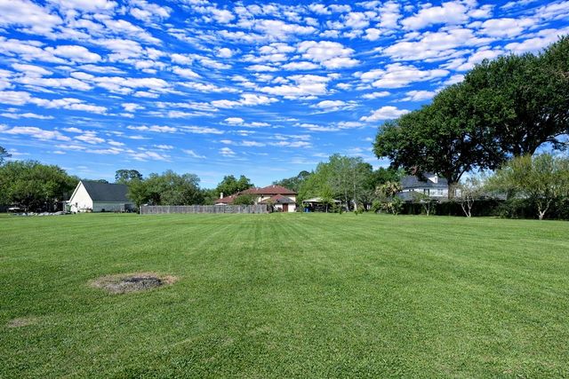 221 Rienzi Drive, Thibodaux, LA 70301