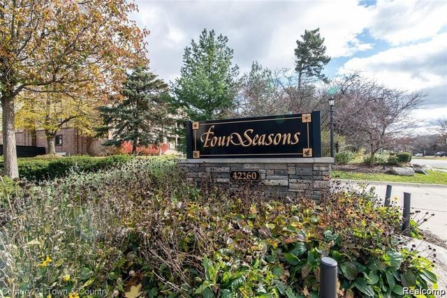 42160 E Woodward Avenue Avenue 8, Bloomfield Charter Township, MI 48304