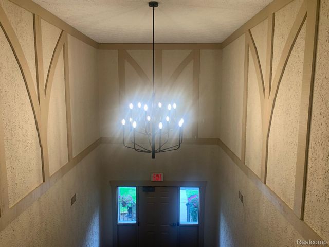 42160 E Woodward Avenue Avenue 8, Bloomfield Charter Township, MI 48304