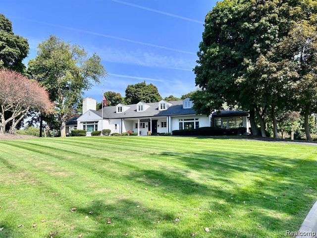 42160 E Woodward Avenue Avenue 8, Bloomfield Charter Township, MI 48304