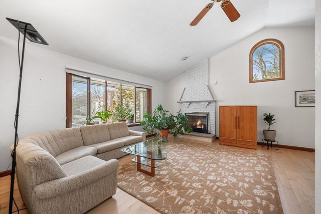 90 Sunnyside Ave, Reading, MA 01867