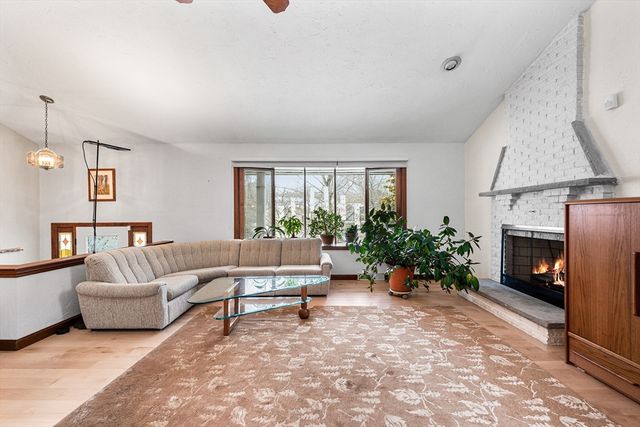 90 Sunnyside Ave, Reading, MA 01867