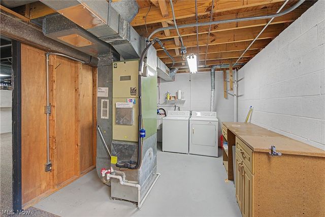 5556 Hilltop Oval, Parma, OH 44134