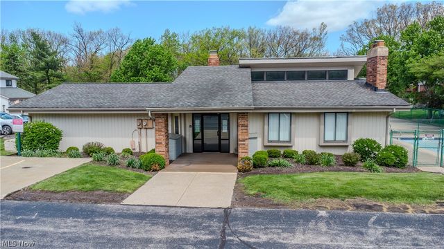 5556 Hilltop Oval, Parma, OH 44134