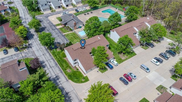 5556 Hilltop Oval, Parma, OH 44134