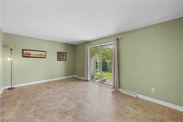 5556 Hilltop Oval, Parma, OH 44134