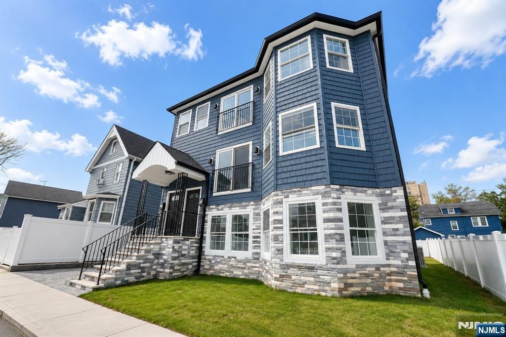 131 Lindsley Place, East Orange, NJ 07017