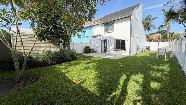 9117 Green Meadows Way, Palm Beach Gardens, FL 33418