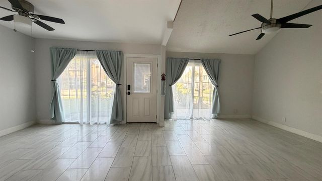 9117 Green Meadows Way, Palm Beach Gardens, FL 33418