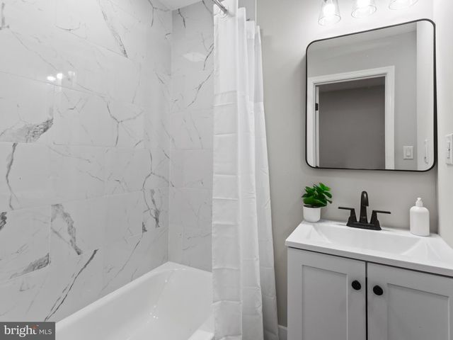 5 N CLINTON ST, Baltimore, MD 21224