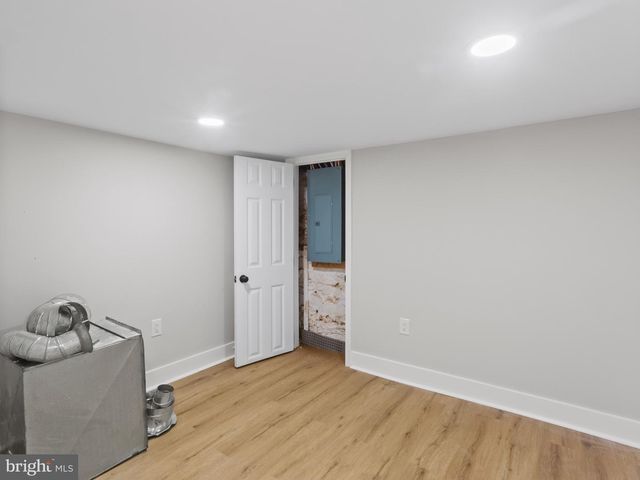 5 N CLINTON ST, Baltimore, MD 21224