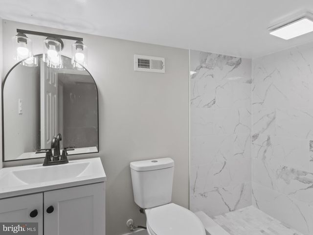 5 N CLINTON ST, Baltimore, MD 21224