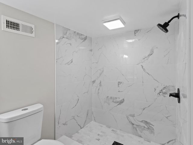 5 N CLINTON ST, Baltimore, MD 21224