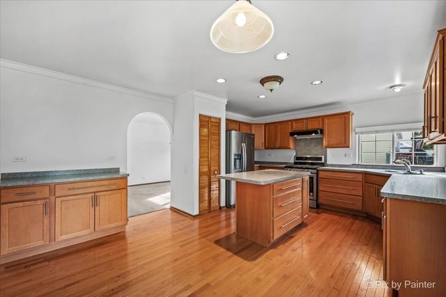 1850 Mission Hills Drive, Elgin, IL 60123