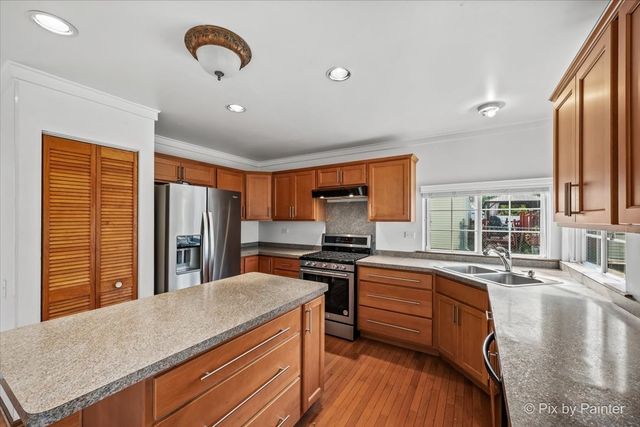 1850 Mission Hills Drive, Elgin, IL 60123