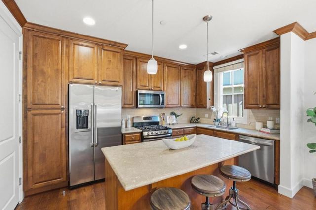 1613 Kentfield, Redwood City, CA 94061