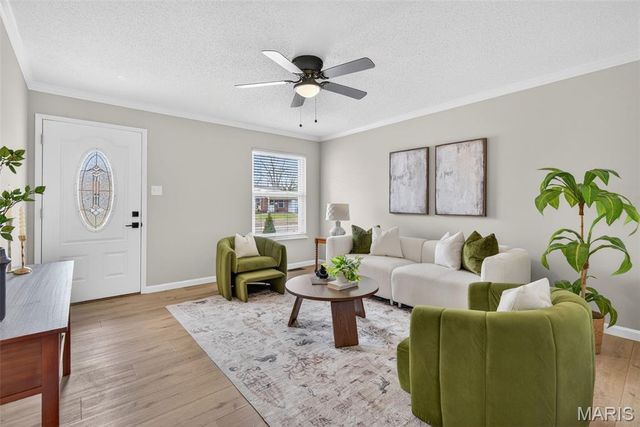 525 Fox Crest Drive, Hazelwood, MO 63042