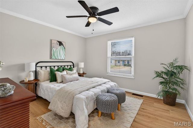 525 Fox Crest Drive, Hazelwood, MO 63042