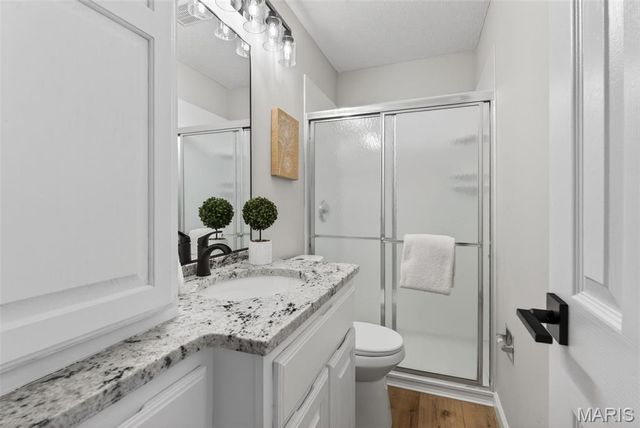 525 Fox Crest Drive, Hazelwood, MO 63042