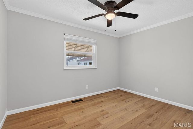 525 Fox Crest Drive, Hazelwood, MO 63042